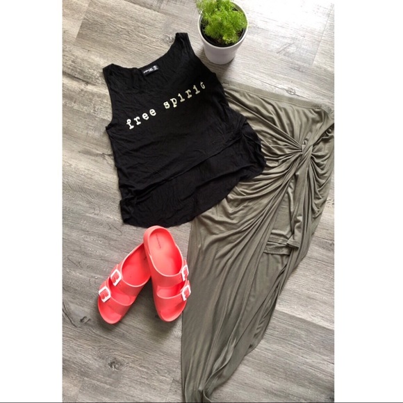 Popular Basics Tops - "F r e e S p i r i t" C r o p T o p